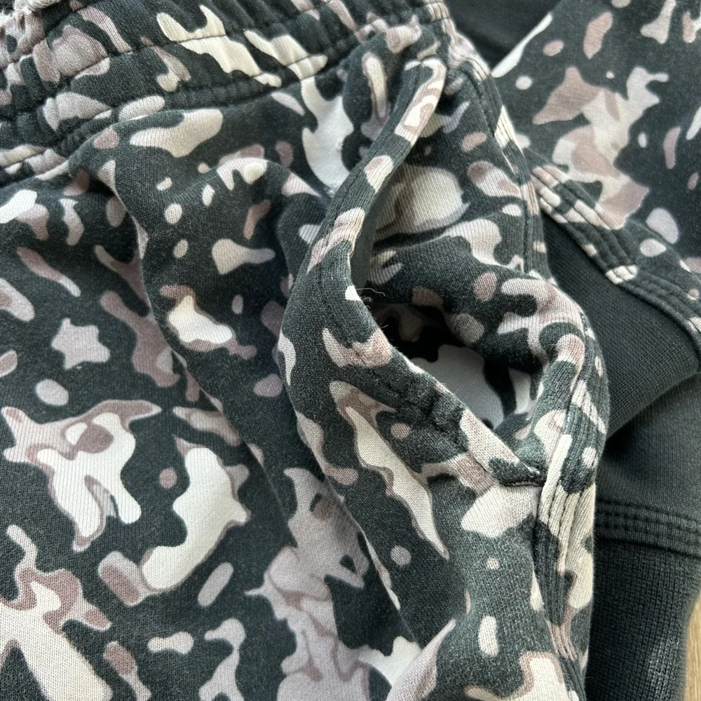 Nike Women’s Rare Print Jogger Sweatsuit 2-Piece. Size L
